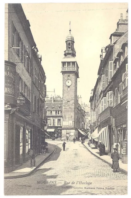 CPA 03 - MOULINS (Allier) - Rue de l'Horloge - Animée