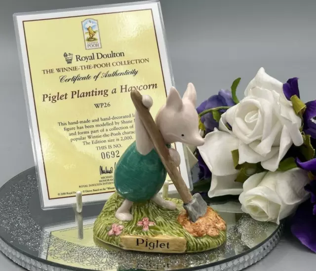 Royal Doulton Winnie the Pooh Ferkel Planting a Haycorn WP26 Figur.