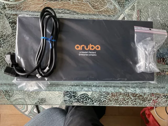 New ARUBA 6000 R8N88 60001 4SFP HP HPe 24 24G Switch gigabit POE + POE+ neuf mac
