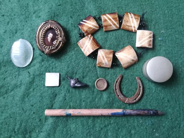 Various Antique Items Found In A Jewellery Box.