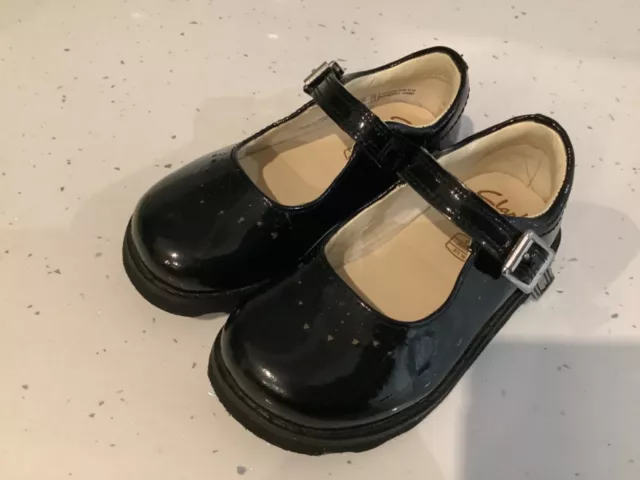 infant girls CLARKS shoes size uk6G excellent condition