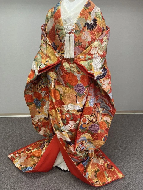 Uchikake Japanese Kimono The bride -hitting pure Classic Embroidered