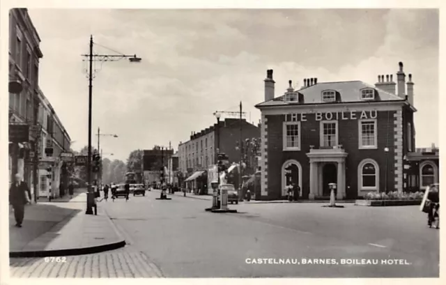 BOILEAU ARMS HOTEL CASTELNAU BARNES LONDON SW13 REAL PHOTO POSTCARD c.1950'S PUB