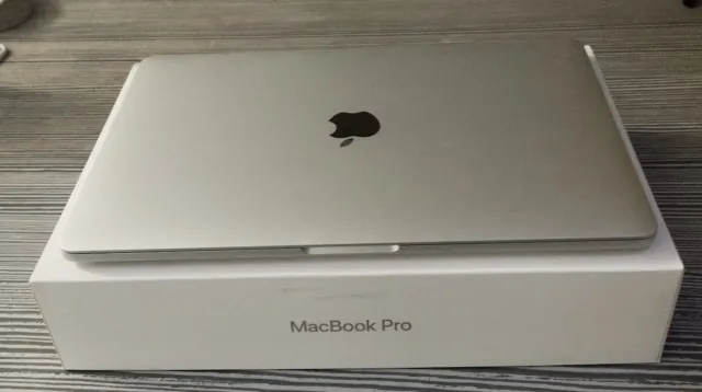 Apple MacBook Pro Retina pollici 2017, i5 2,3 GHz 8 GB 256 GB SSD