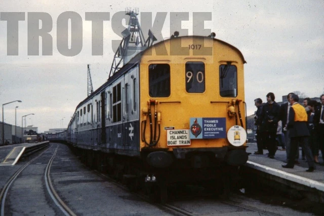 35MM SLIDE BR British Railways Diesel DMU Class 202 1017 Weymouth Quay ...