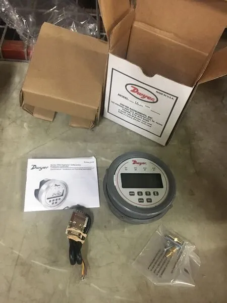 Dwyer DH3-002, SERIES DH3 DIGIHELIC® Differential Pressure Controller, 25 PSI