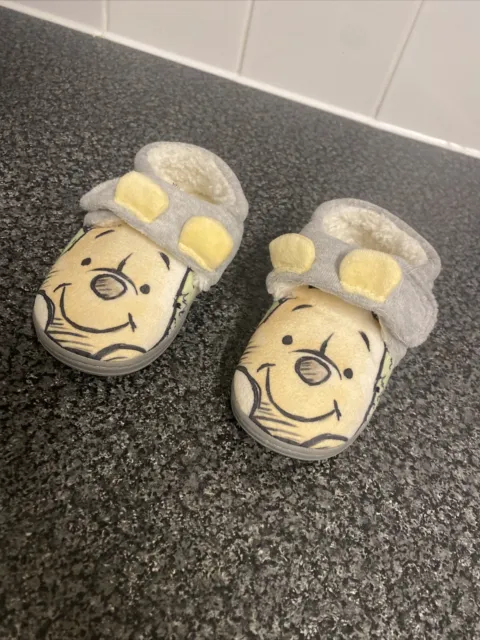 Pantofole in tessuto espanso Winnie the Pooh con suola in gomma