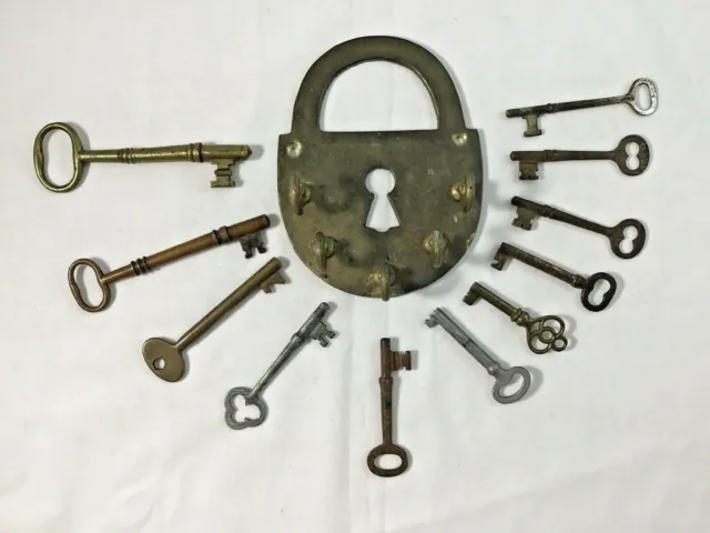 Antique Brass Skeleton Key Holder with 11 Skeleton Keys Corbin Jeco Unbranded