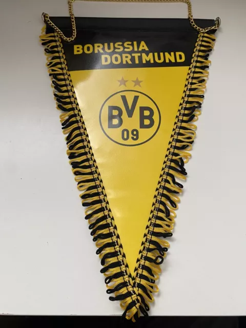 Borussia Dortmund Pennant with Gold Chain in excellent condition