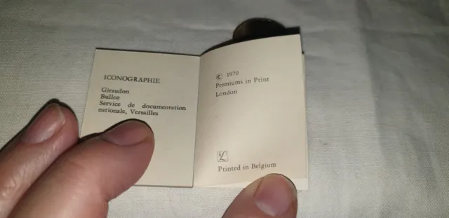 Poupée bleuette ancienne : beau petit livre minuscule sur Victor Hugo 3