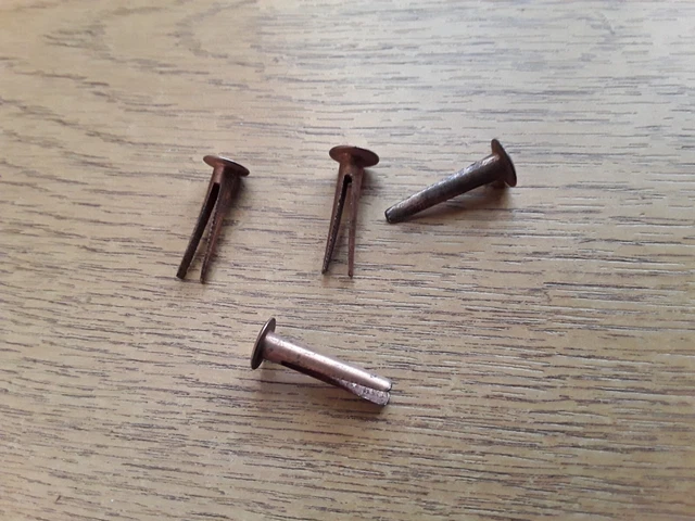 Rivetti in acciaio 5/32 x 3/4" gamba divisa biforcata placcati in rame testa ovale quantità 4