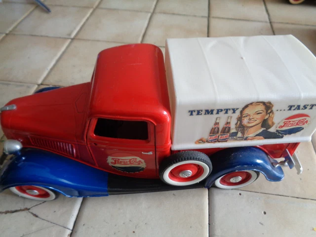 Solido - FORD V8 1936 - Boîte De Collection 1:19 - Ancien Modèle Avec Style Pepsi Cola