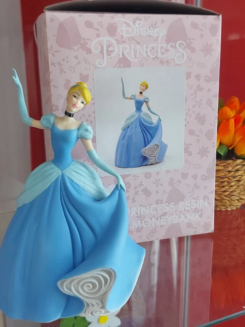 Figurine Fille Assise En Résine 1/18 - 9 Cm - Peinte à La Main Pour Maquette Voiture