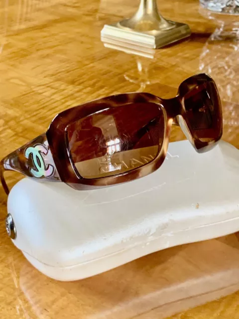 CHANEL Cat Eye Pearl Sunglasses 5340-H Tortoise 465004