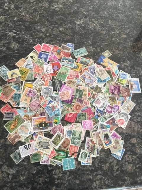 Large collection of 500 W.W. stamps & 400 US stamps all different