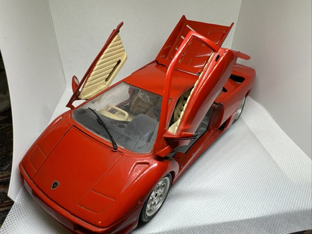 LAMBORGHINI: A Bburago 'Special Collection' 1:18 scale 1990 Lamborghini Diablo (cod.3028) in grey | Henleys Auction House LAMBORGHINI: A Bburago 'Special Collection' 1:18 scale 1990 Lamborghini Diablo (cod.3028) in grey | Henleys Auction House