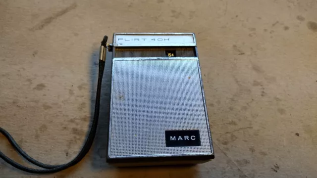 F L I R T 40h Transistor Radio