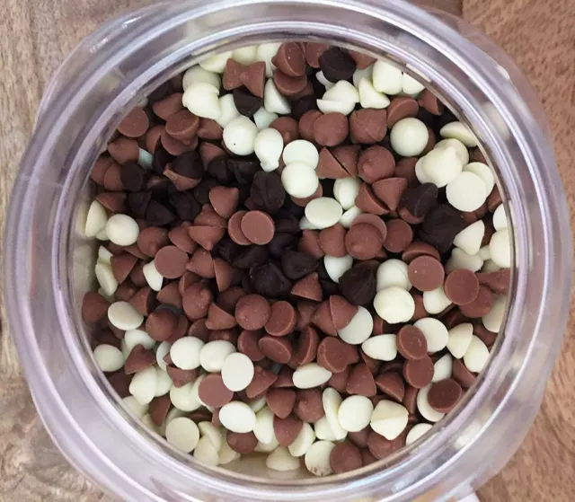 Mixed Chocolate Chips Dark, Milk and White Ideal for Baking and garnishing Cakes 3