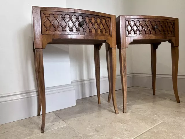 Stunning Pair French Italian 1920s Walnut Veneer Carved Bedside Drawers Tables