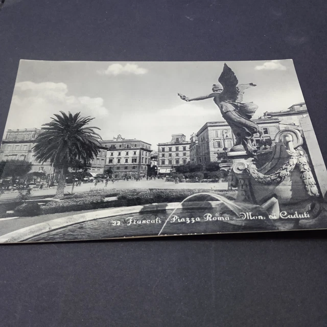 FRASCATI: PIAZZA ROMA E MONUMENTO AI CADUTI