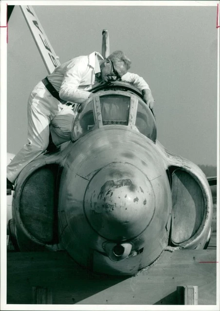 Aircraft: Supermarine Swift: Mr. Erice Hayward. - Vintage Photograph 1339277