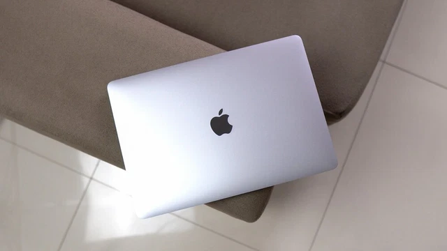 Apple MacBook Pro 2017,  13 Zoll (256GB SSD, Intel Core i5, 16GB) Laptop 2