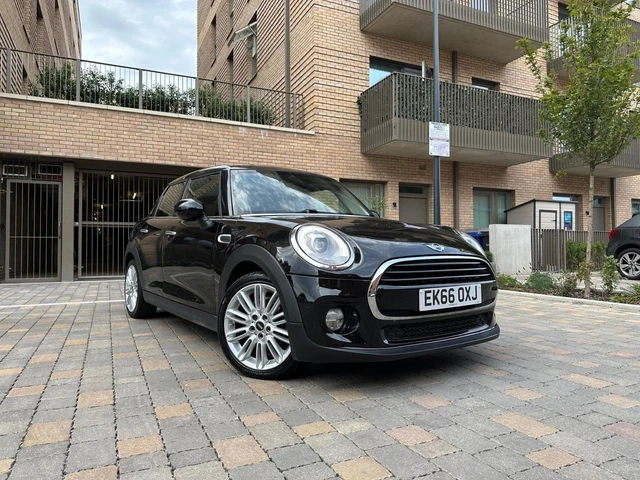 2016 MINI Hatch 1.5 Cooper Auto Euro 6 (s/s) 5dr HATCHBACK Petrol Automatic