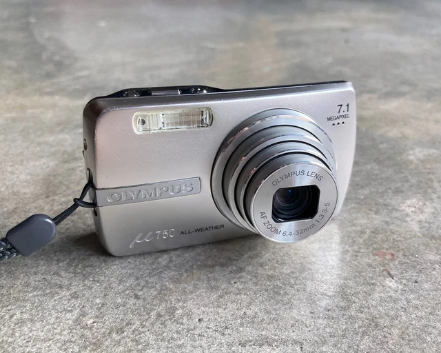 Olympus mju 750 Silver Ultracompact 7MP Digital Camera - TESTED