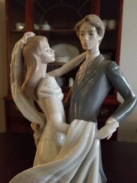 Lladro #1528 "I Love You Truly" Bride Groom Wedding Dance Porcelain Figurine