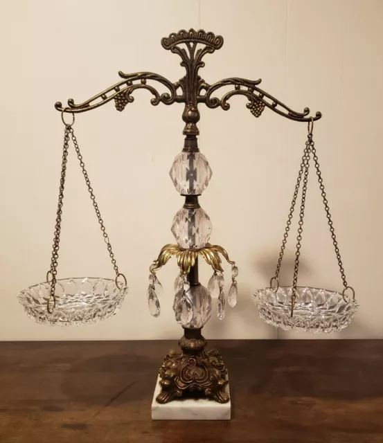https://www.picclickimg.com/kmgAAOSwxiRlhOlh/Vintage-Decorative-Ornate-Scales-of-Justice-Brass.webp