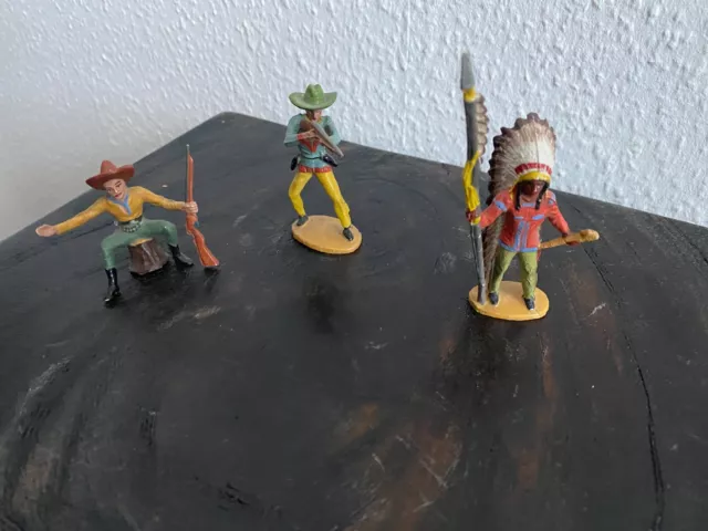 3 x alte Merten Figuren, 2 x Cowboy, 1 x Indianer