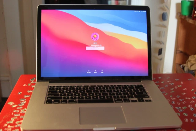 Apple MacBook Pro Quad Core i7 2.6 GHz 15" Late 2013 w/16GB RAM and 1TB SSD
