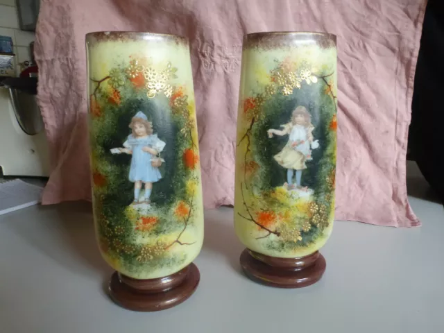 ancienne PAIRE DE grands VASES en opaline décor réhaussé d'émail or haut 32 cm