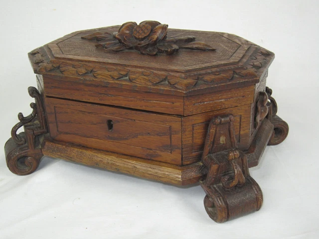 ANCIENNE GRANDE BOITE coffre a Bijoux en Bois Sculpté Forêt noire 19