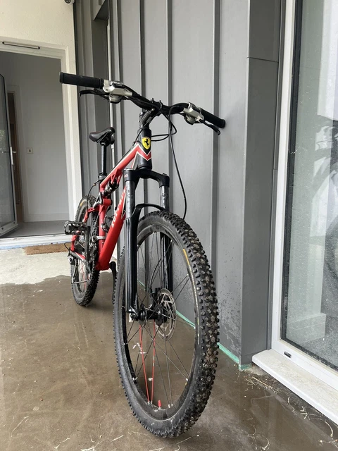 VTT Colnago Ferrari CX-60 – Vélo Homme Rouge, Cadre Large, Tout Suspendu 26 Pouces