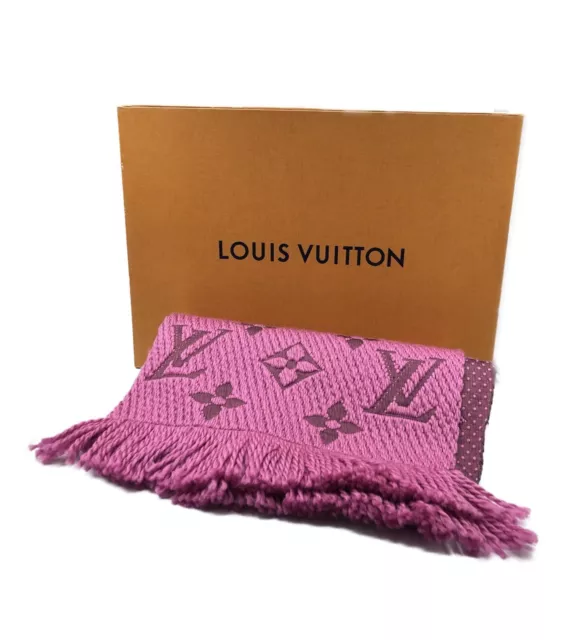 Louis Vuitton scialle Monogram Rosa • Revivaluxuryboutique Louis Vuitton  scialle Monogram Rosa louis vuitton gucci fendi ysl • borse lusso usate