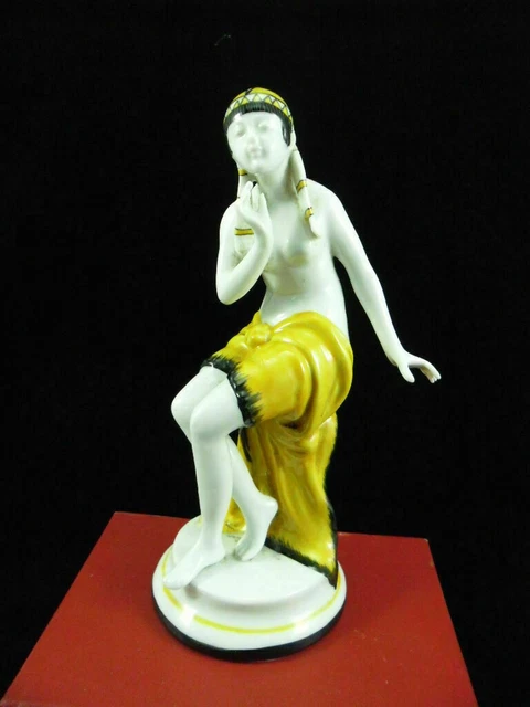 Tres Belle Figurine Ou Tanagra Ancienne En Porcelaine.signee.art Deco