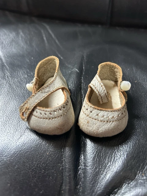 Jolies Chaussures Anciennes Pour Poupée - Occasion