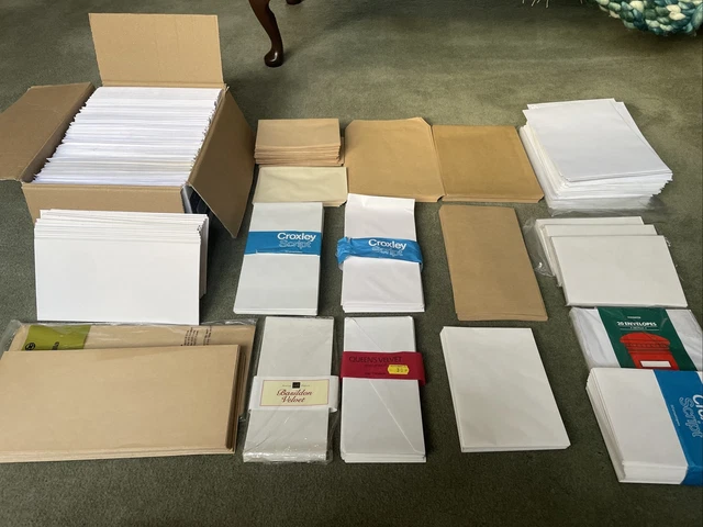 Lotto di lavoro circa 1000 buste / sgombero alla rinfusa - varie dimensioni. Bianco e marrone