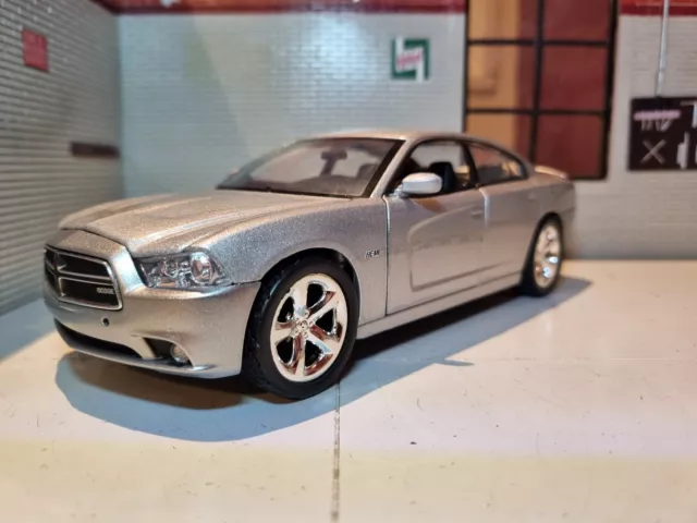 Dodge Charger R/T Silver 2011 Motormax 1:24 Diecast Model Car 73354 G LGB Scale