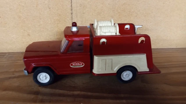 1967/68 Mini Tonka Jeep J10 Gladiator Pumper Fire Engine