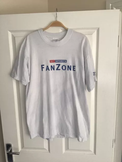 Vintage Y2K Rare Sky Sports Fanzone Screenstars T-shirt medium graphic white