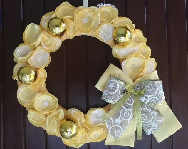 Ghirlanda corona natalizia gialla e dorata con fiocco per interni