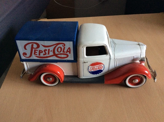 Ford - Pick-Up Bâché Pepsi-Cola 1936 - Solido - 1/18 - Autos Miniatures Ford - Pick-Up Bâché Pepsi-Cola 1936 - Solido - 1/18 - Autos Miniatures