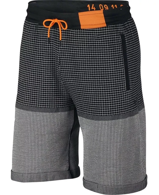 PANTALONCINI UOMO NIKE Sportswear Tech Pack lavorati a maglia