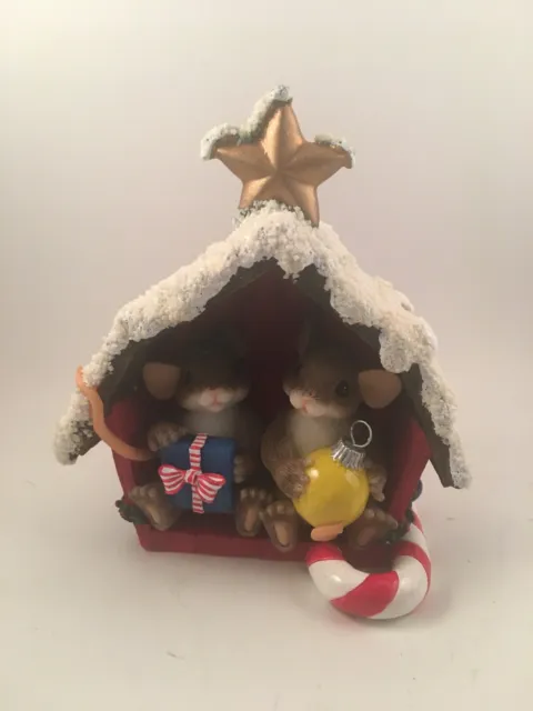 charming tails - friend filled christmas barn figurine - item #98/344 - SIGNED