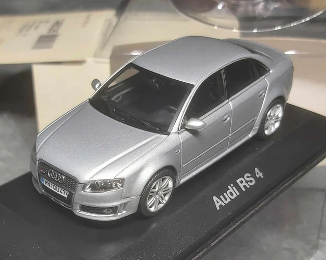 Audi RS4 Avant (B5) Goodwood Green 1:43 430019314 MINICHAMPS diecast