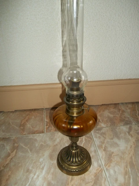 Ancienne Lampe à Pétrole En Laiton Et Fer - Décorative - Vintage