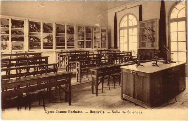 CPA Beauvais Lycée Jeanne Hachette Salle de Sciences (1186661)