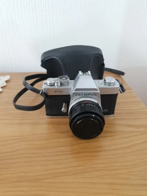 Cuerpo de cámara réflex Olympus FTL 35 mm y lente y estuche F.Zuiko F1.4 de 50 mm, excelente estado